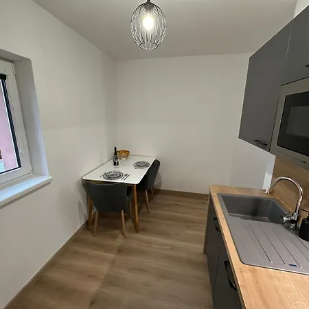 Apartamento Fráňa 4 *